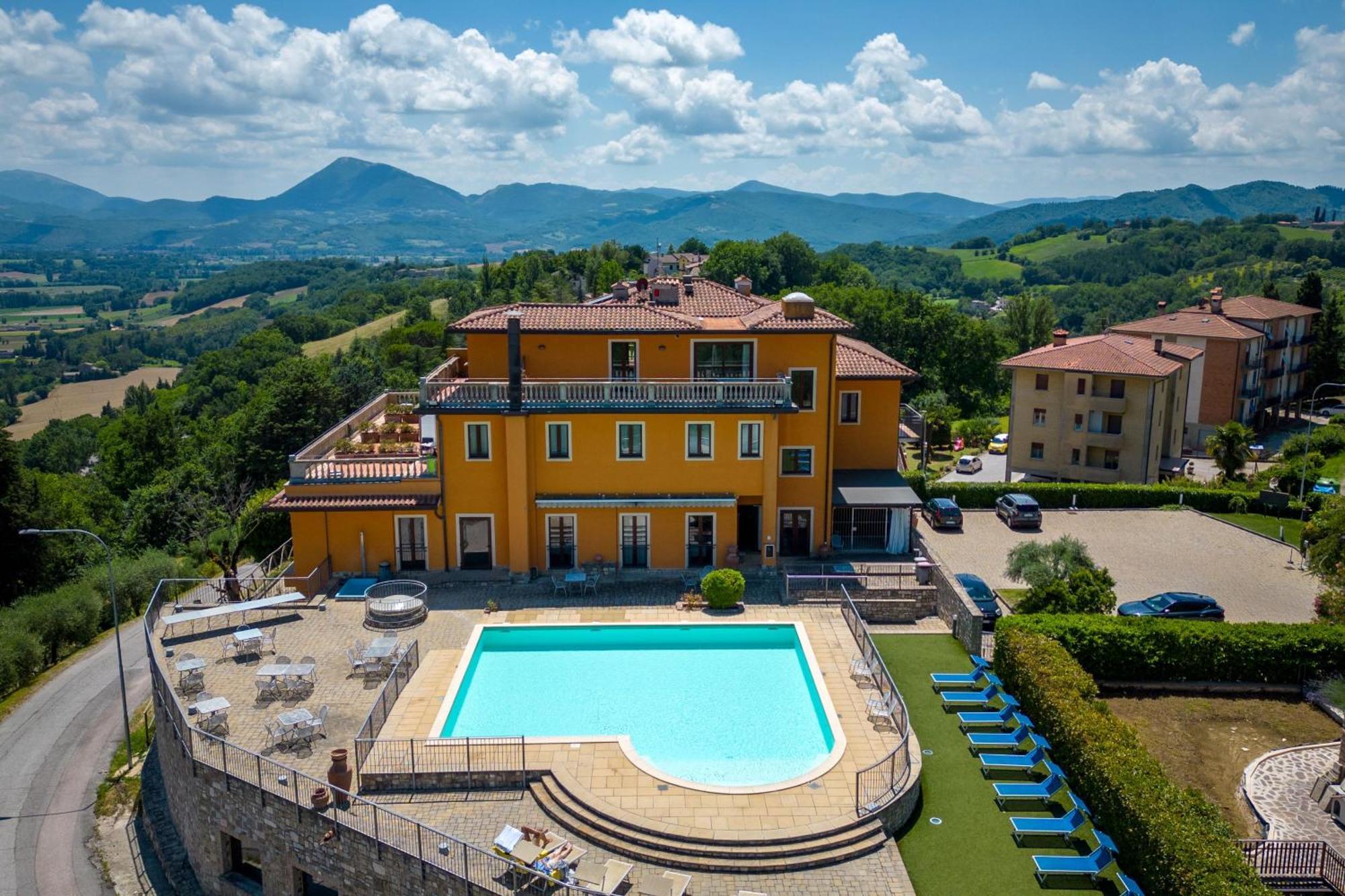 Fortebraccio Montone  Exterior photo